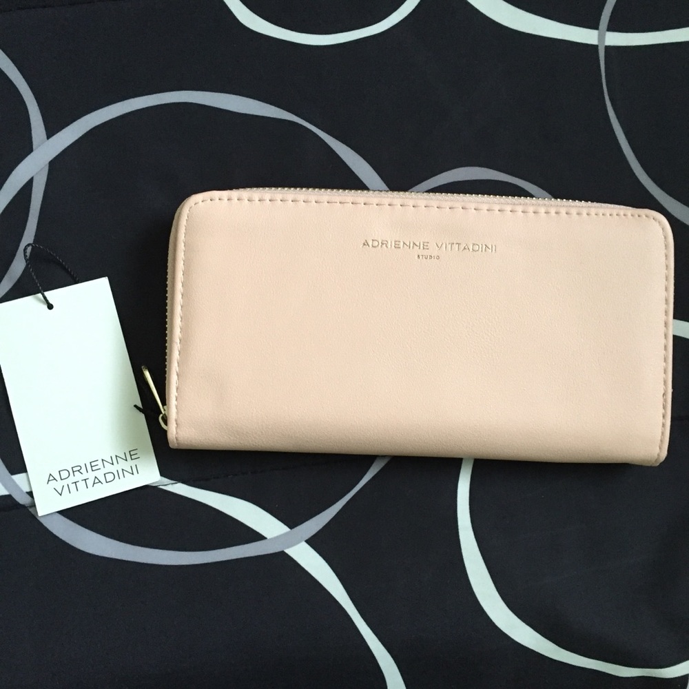 Adrienne vittadini wallet